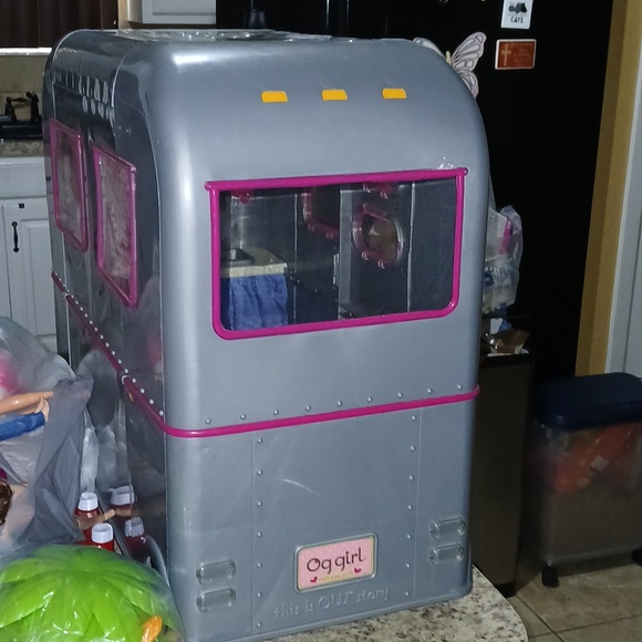 Our Generation "R.V. Seeing You" Camper - Picture 3 of 14